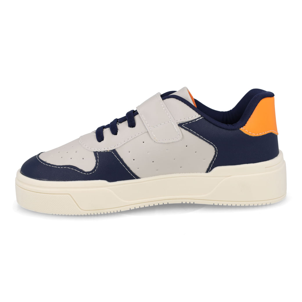 Tênis infantil masculino Fun Feet Luigi cinza e marinho com detalhes laranja, material sintético, fechamento cadarço e velcro, solado branco em borracha.